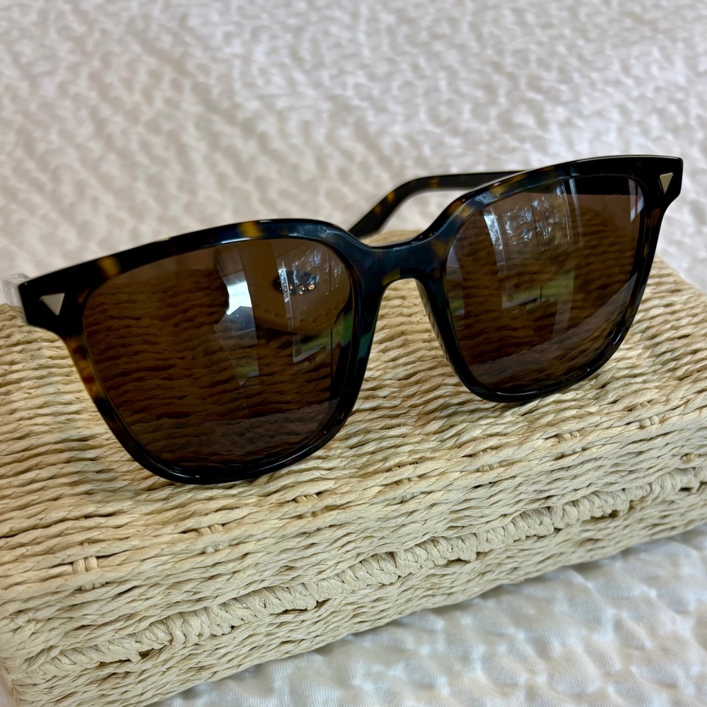 Bottega Veneta Havana Classic Tortie Sunglasses BV1255SA 002 Newer model EUC 😎🌟 - Picture 12 of 16